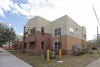 Dozier Apartments in Jacksonville, FL - Building Photo - Building Photo