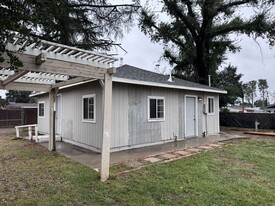 862 N California Ave in Beaumont, CA - Building Photo