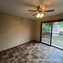 3 Bedroom 2.5 Bathroom side-by-side duplex in Sioux Falls, SD - Building Photo - Building Photo