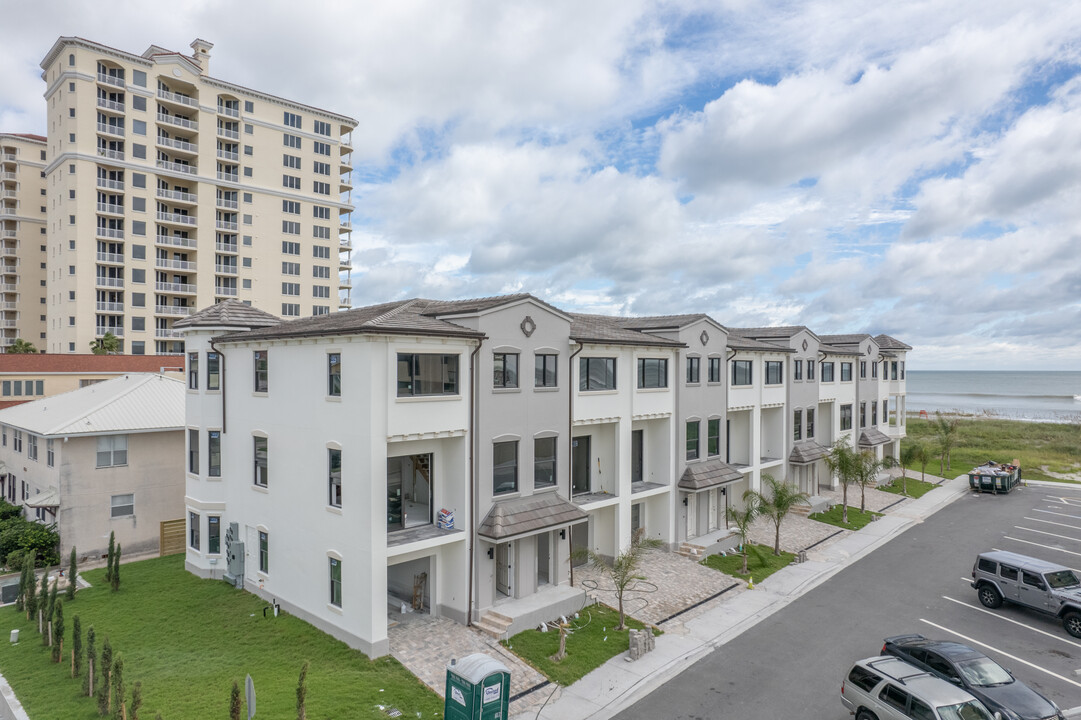 11 S 12TH Ave in Jacksonville Beach, FL - Building Photo