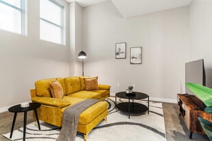 205 W 4th St in Cincinnati, OH - Building Photo