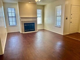 409 Crestline Dr in Arlington, TX - Building Photo