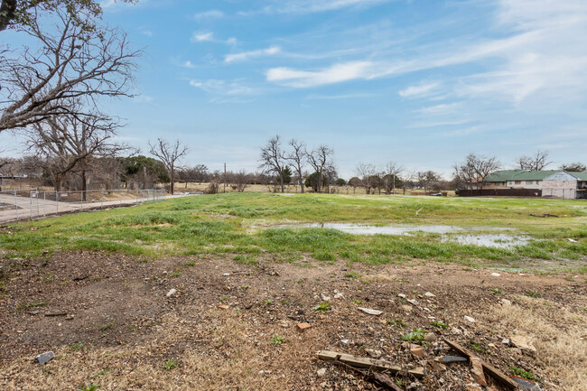 Town Place in Dallas, TX - Building Photo - Building Photo