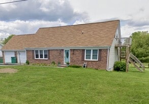 23287 Pioneer Dr in Bristol, VA - Building Photo