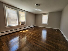 122 S Lippincott Ave in Maple Shade, NJ - Foto de edificio - Building Photo