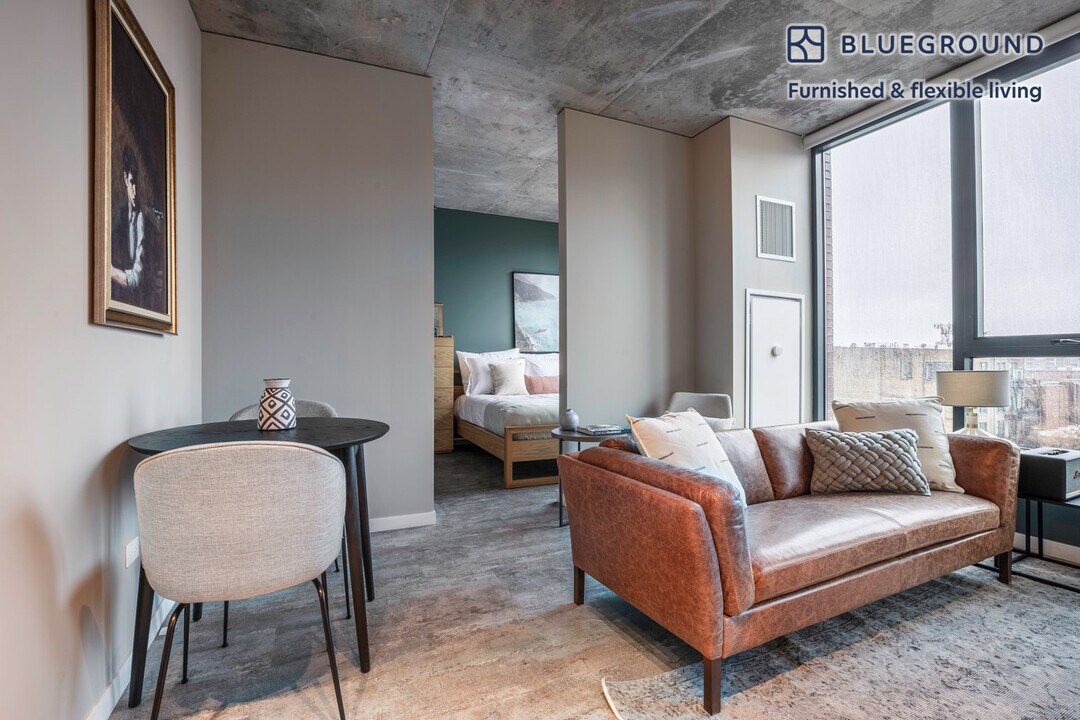 939 W Washington Blvd, Unit FL6-ID204 in Chicago, IL - Building Photo