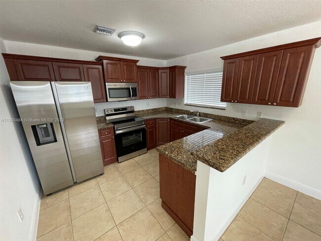 5881 NW 32nd Ave, Unit 05881 in Miami, FL - Foto de edificio - Building Photo