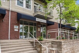 110 S Wisconsin St, Unit 2D in Port Washington, WI - Building Photo