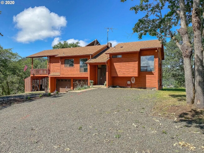 539 Hatfield Dr in Roseburg, OR - Building Photo - Building Photo