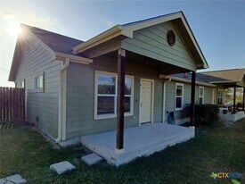 701 Horace Howard Dr in San Marcos, TX - Building Photo