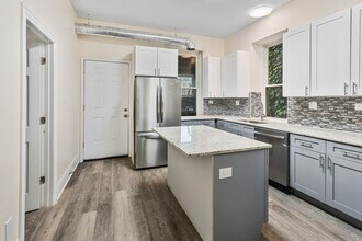 1345 N Maplewood Ave in Chicago, IL - Building Photo - Building Photo