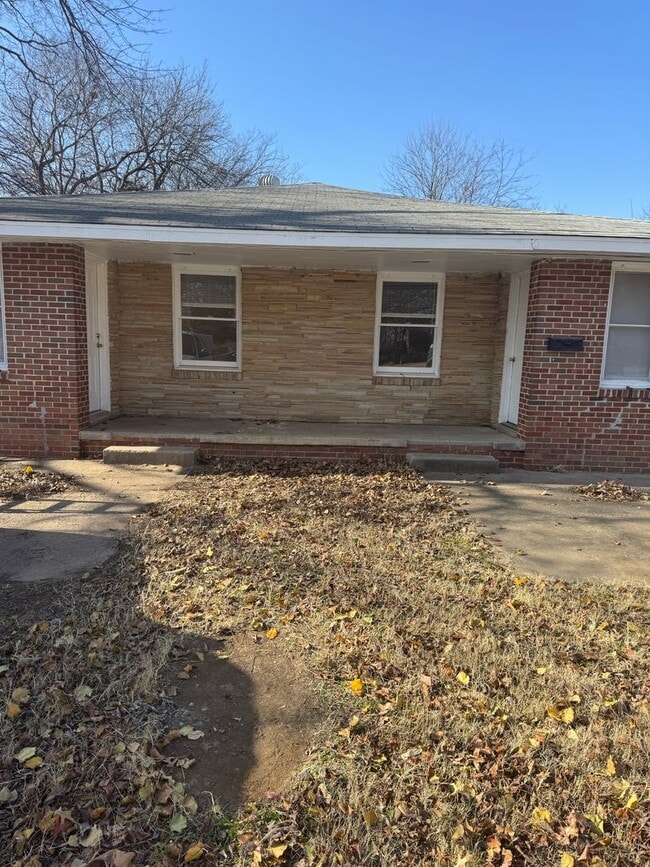 property at 211 S Choctaw