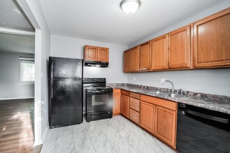 1408 Lillian Ln in Columbus, OH - Building Photo - Building Photo