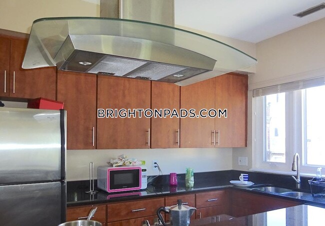 110 Strathmore Rd in Boston, MA - Building Photo - Building Photo