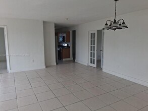 2975 NW 212th St in Miami Gardens, FL - Building Photo - Building Photo