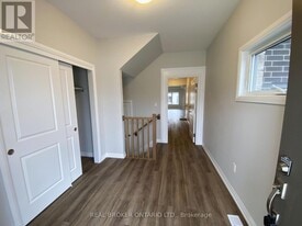 70 Samuel Ave in Pelham, ON - Building Photo