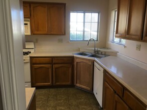 414 Springer Dr in Redding, CA - Building Photo - Building Photo