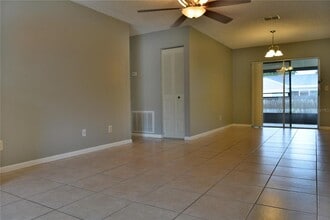 10002 Turkey Trot Pl in Tampa, FL - Building Photo - Building Photo