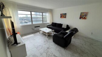 220 Kings Point Dr in Sunny Isles Beach, FL - Building Photo
