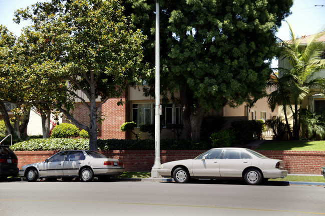 905 E Carson St in Long Beach, CA - Building Photo - Building Photo