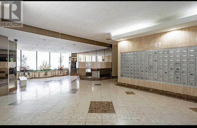 205 Hilda Ave in Toronto, ON - Building Photo - Building Photo