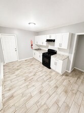 51 N 14th St, Unit 3 in East Orange, NJ - Foto de edificio - Building Photo