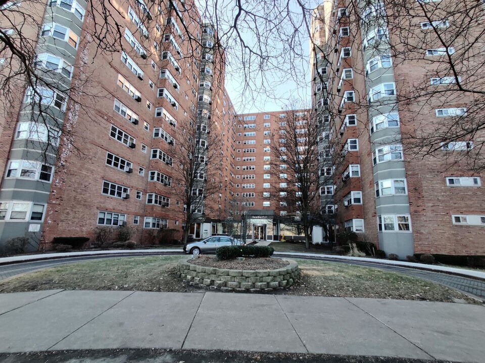4950 N Marine Dr in Chicago, IL - Building Photo