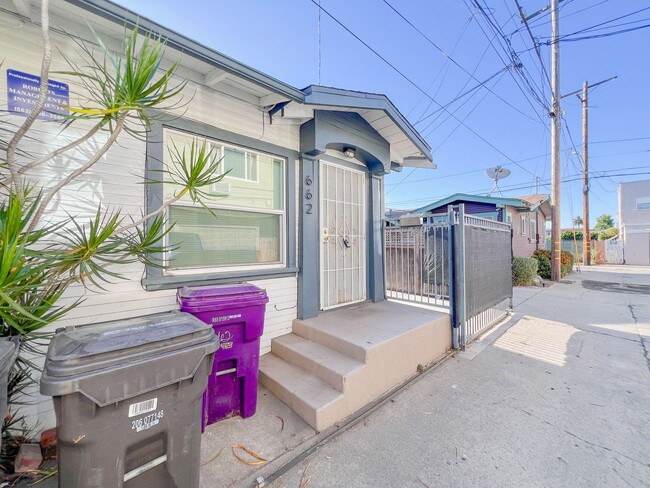 662-662 Junipero Ave in Long Beach, CA - Building Photo - Building Photo