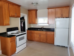 1284 A St in Hayward, CA - Building Photo - Building Photo