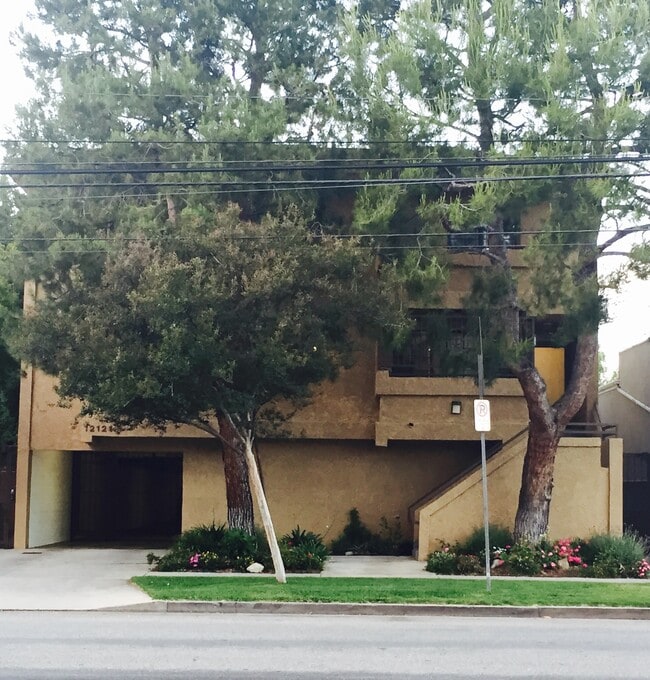 12121 Moorpark St, Unit 1