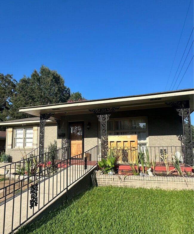 property at 1124 8th Ave SE