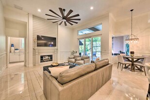 7510 Camden Harbour Dr in Bradenton, FL - Building Photo