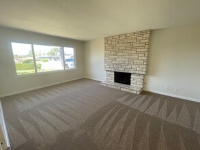 2 Marimar St in Thousand Oaks, CA - Building Photo - Building Photo