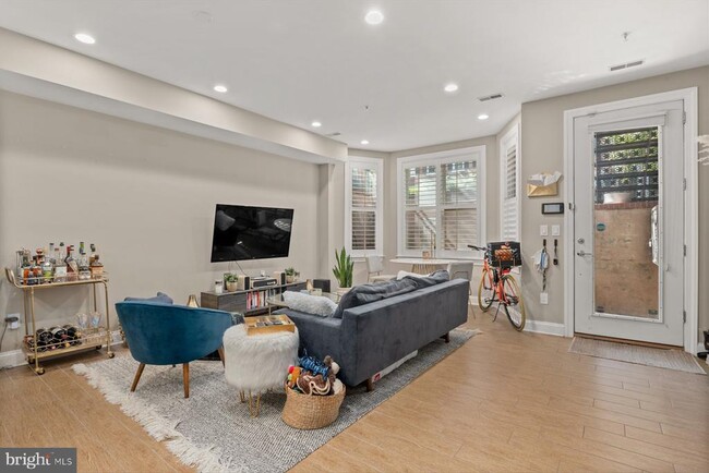 1431 Corcoran St NW-Unit -1 in Washington, DC - Foto de edificio - Building Photo