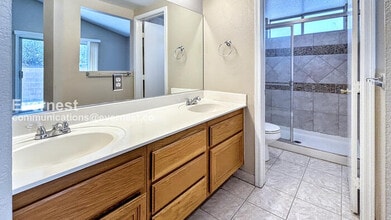 1081 Overture Dr in Las Vegas, NV - Foto de edificio - Building Photo