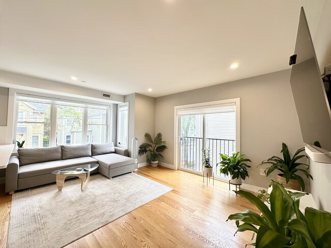 86 Blossom St in Chelsea, MA - Building Photo - Building Photo
