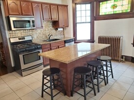 208 Ontario St, Unit B in Albany, NY - Building Photo