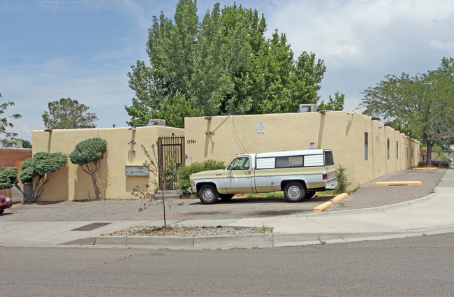 12361 Mountain Rd NE in Albuquerque, NM - Building Photo - Building Photo