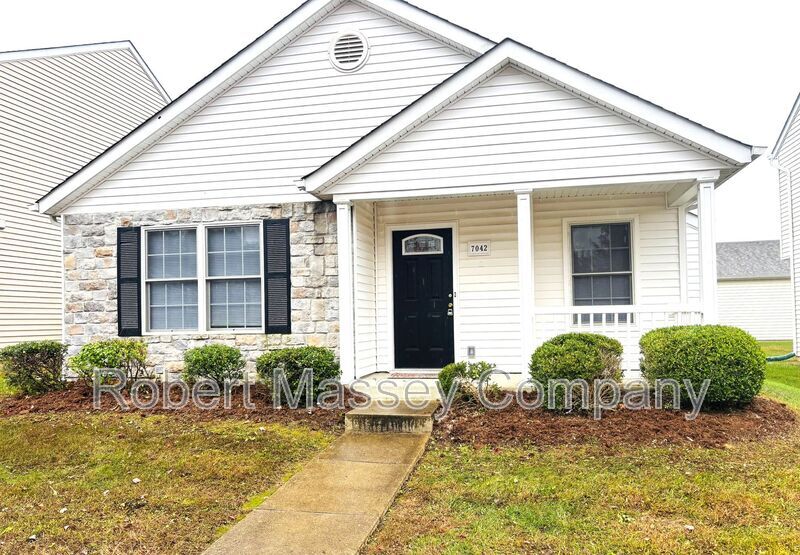 7042 Shanty Creek Dr in Louisville, KY - Foto de edificio