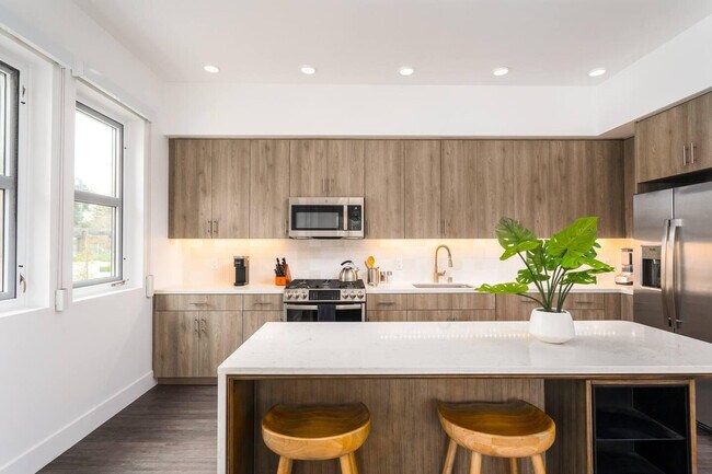 550 Oak Grove Ave-Unit -ID1014696P in Menlo Park, CA - Building Photo - Building Photo