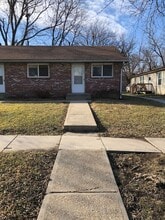 1011 Cottonwood St in Emporia, KS - Building Photo - Building Photo