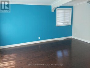 211 Ellington Dr in Toronto, ON - Building Photo - Building Photo