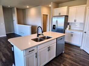 2124 NW 44th St in Ankeny, IA - Building Photo - Building Photo