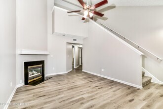 10418 Pinoak View Dr in Louisville, KY - Building Photo - Building Photo