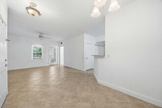 23580 Walden Center Dr in Estero, FL - Foto de edificio - Building Photo