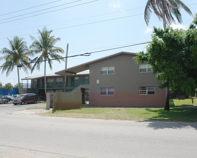 845 NW 10th Ter in Fort Lauderdale, FL - Building Photo - Building Photo