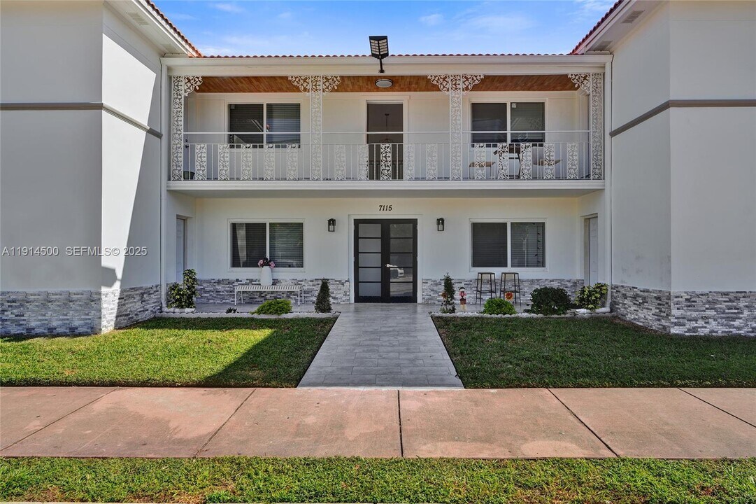 7115 Rue Granville in Miami Beach, FL - Building Photo