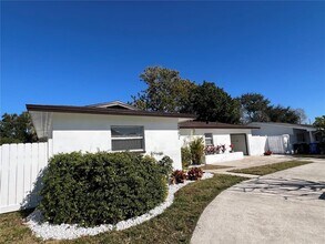 2502 Tropical Shores Dr SE in St. Petersburg, FL - Building Photo - Building Photo