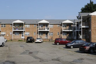 Hawthorne Garden in Hawthorne, NJ - Foto de edificio - Building Photo