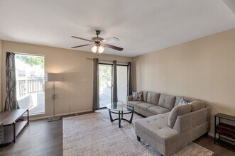 885 N Granite Reef Rd in Scottsdale, AZ - Foto de edificio - Building Photo